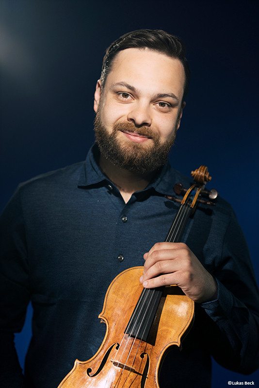 Portrait Christophe Pantillion with Cello