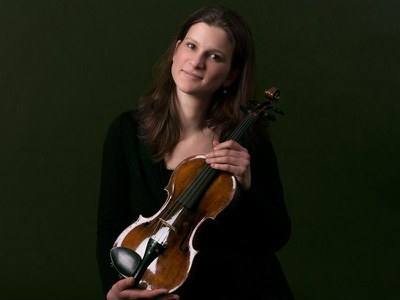 Portrait Stéphanie Grandpierre mit Violine