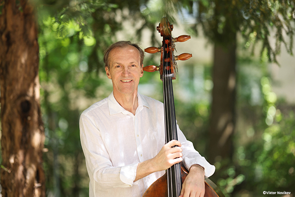 Portrait Liam Ryan-Dugelay in concert hall
